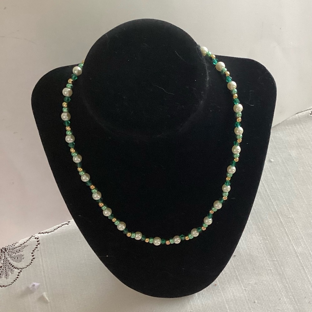 Elegant Pearl and Green Beaded Necklace